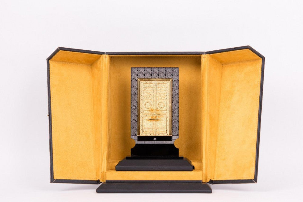 مجسم مصغر لباب الكعبه المشرفه بعلبه هدايا فخمه