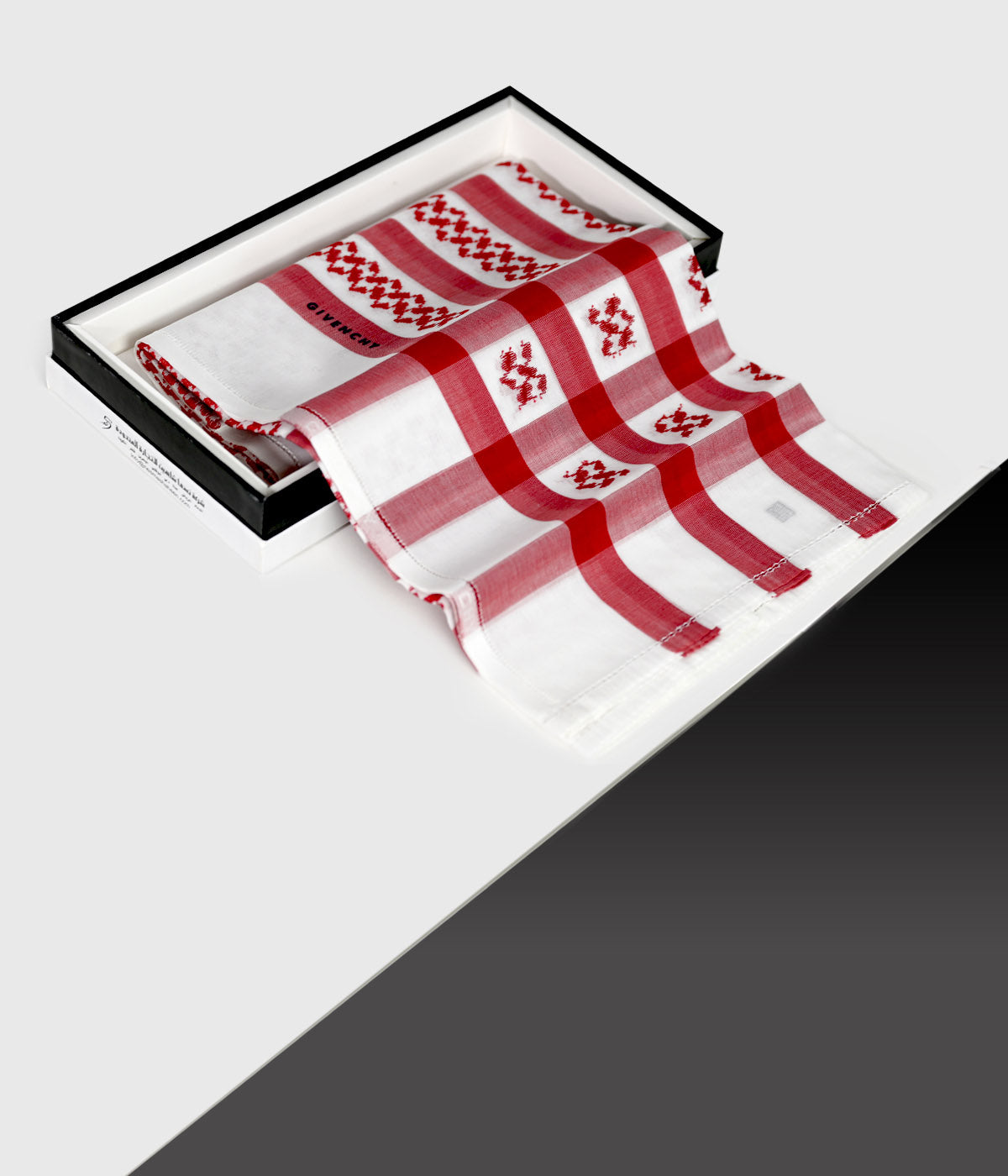 شماغ جيفنشي فاخر 100% قطن صناعة انجليزية مقاس 52