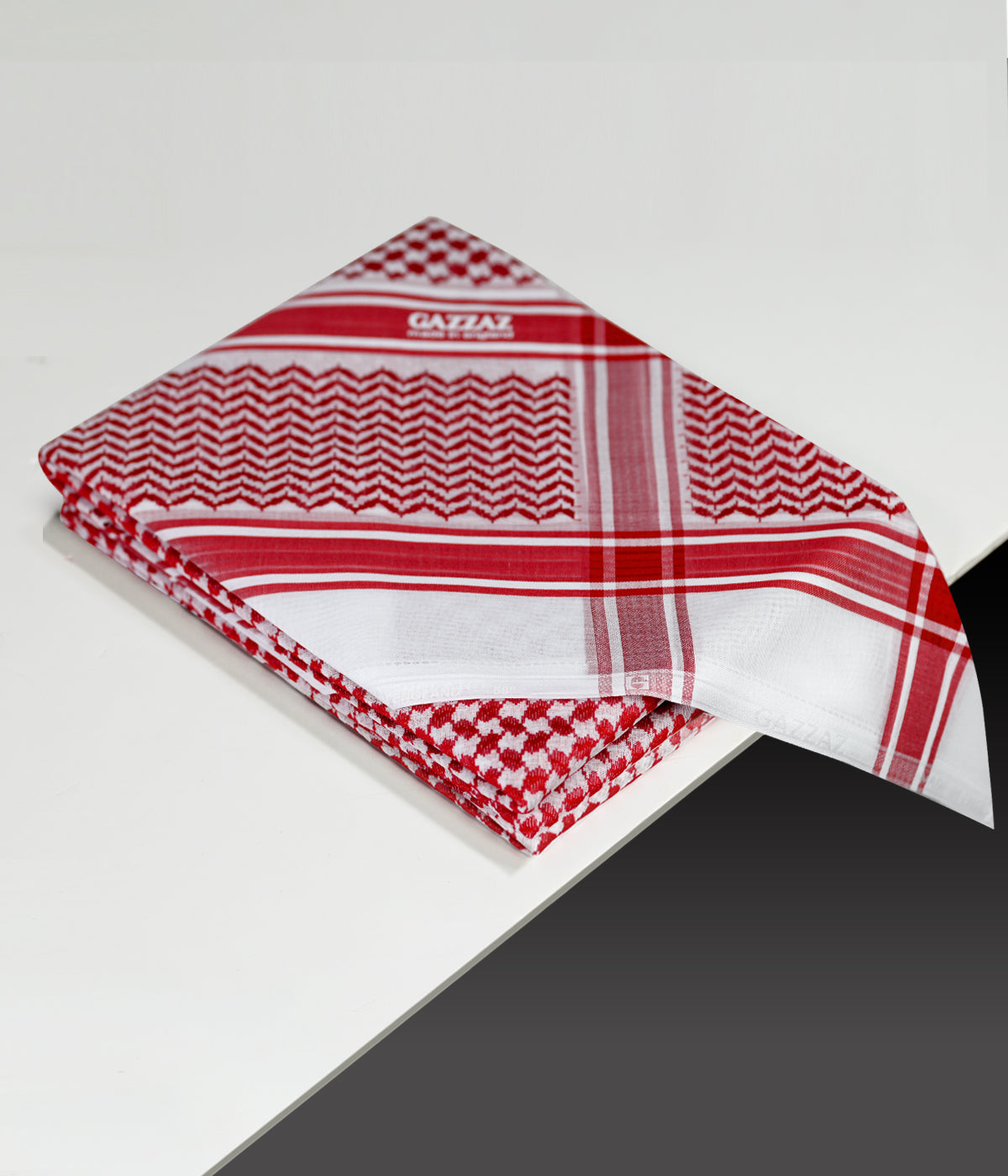 شماغ قزاز 100% قطن صناعة انجليزىه احمر /ابيض مقاس 60