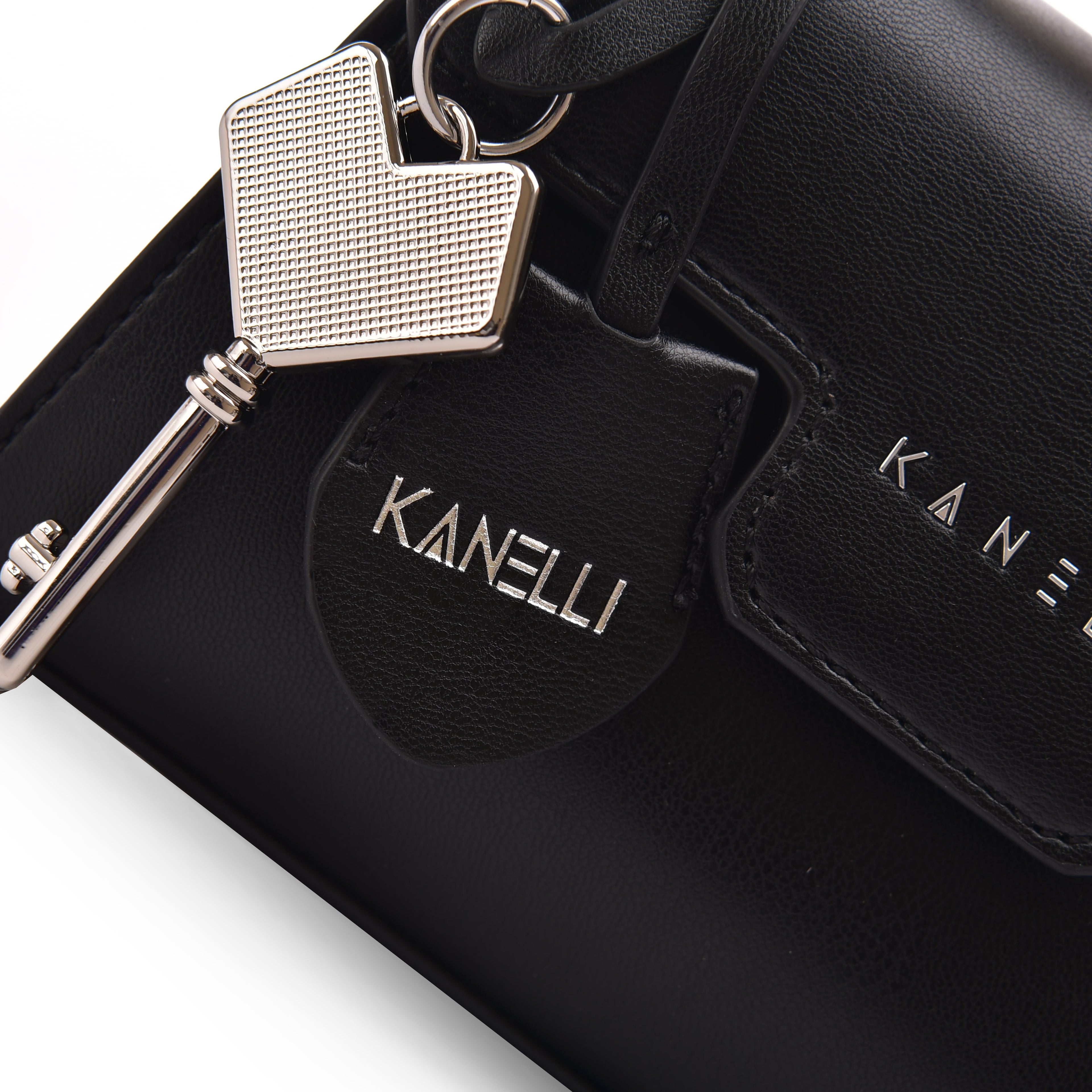 شنطه يد حريمي كنالى اسود