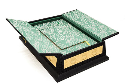 علبه قرءان بغطاء باب الكعبه