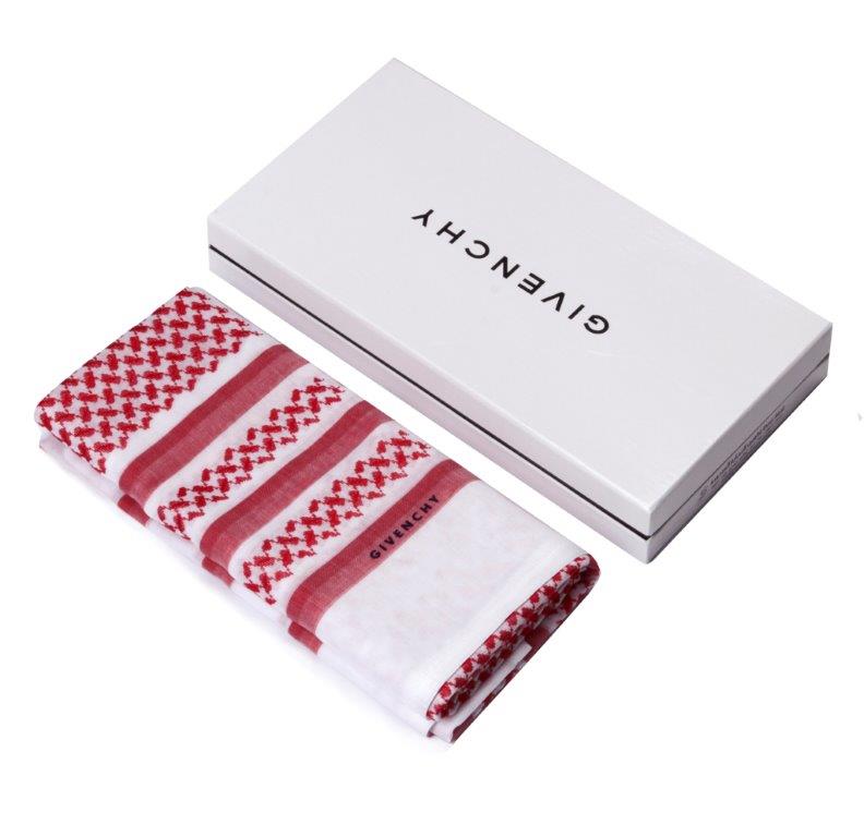 شماغ جيفنشى مقاس 58 صناعة انجليزية و 100% قطن باللون الاحمر موديل جديد